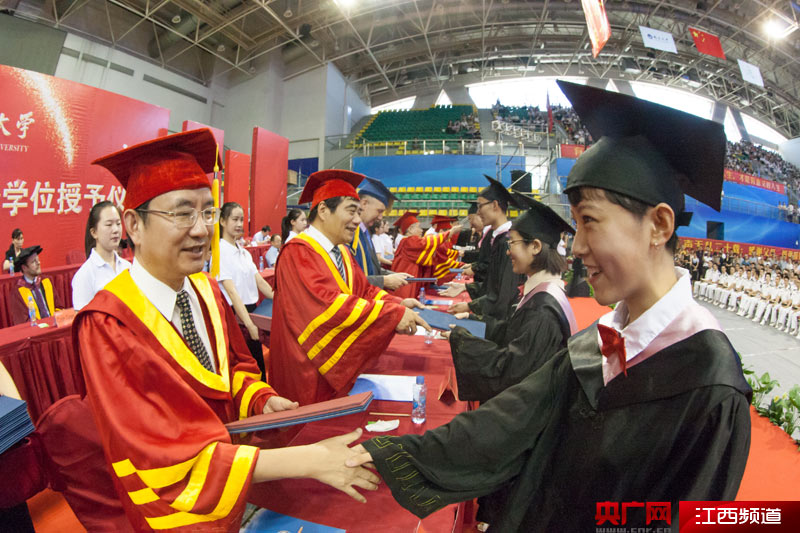 4．南昌初中毕业证是什么样子的：初中毕业证是什么样子的？有照片。 